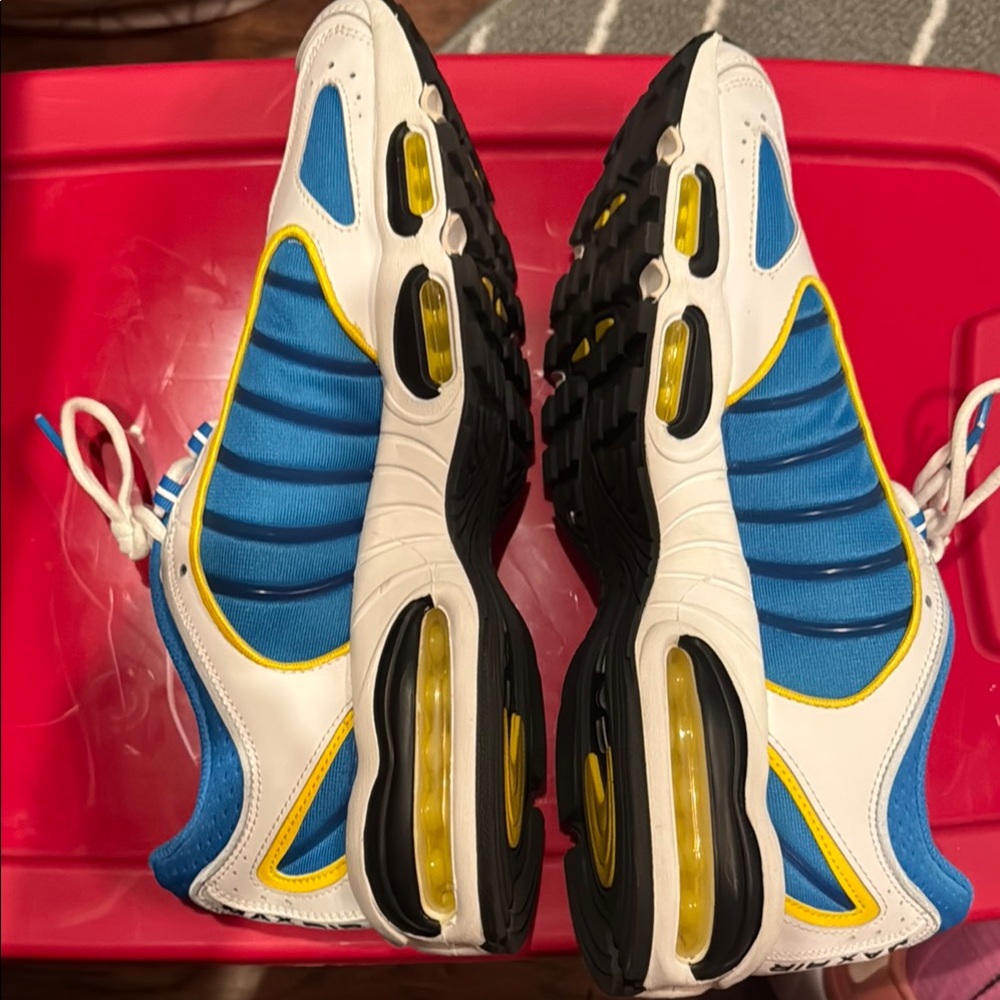 Nike Blue and Yellow Athletic Shoes with Air Max Tailwind Design - Picture 3 of 6